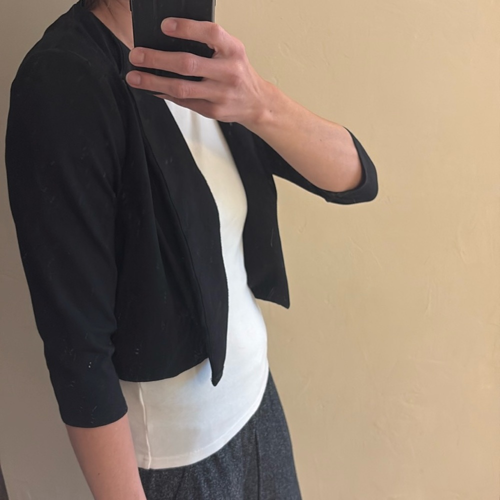Philosophy crop blazer with 3/4 sleeve. Size petite medium